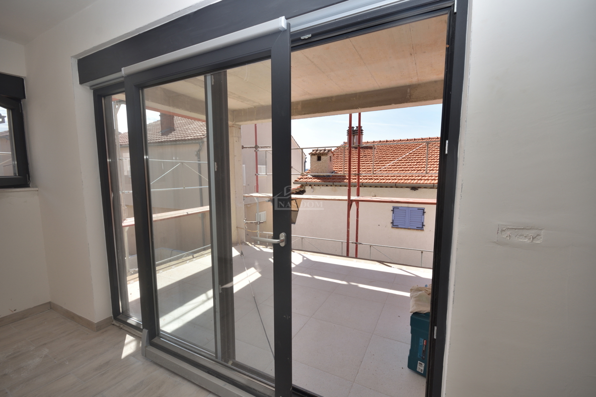 Šibenik, Crnica - Trosobno stanovanje S1 z garažo