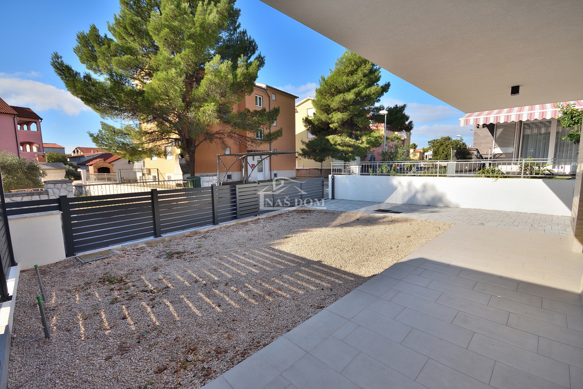 Vodice - NOVOGRADNJA S2 dvojna hiša v bližini plaže