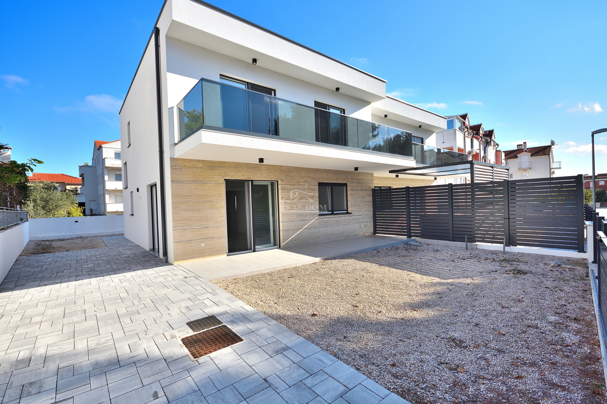 Vodice - NOVOGRADNJA S2 dvojna hiša v bližini plaže