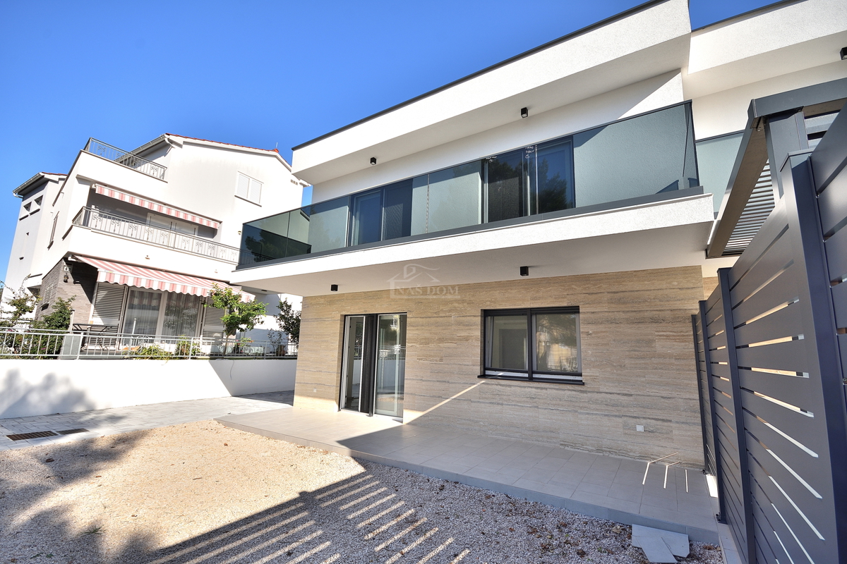 Vodice - NOVOGRADNJA S2 dvojna hiša v bližini plaže