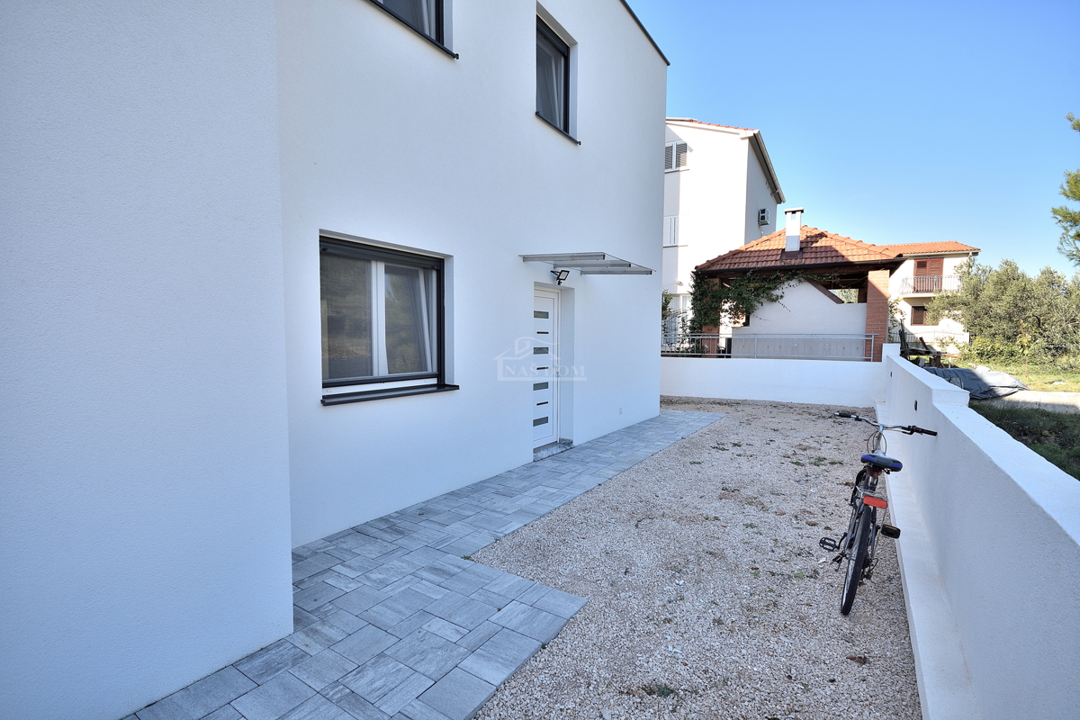 Vodice - NOVOGRADNJA S2 dvojna hiša v bližini plaže