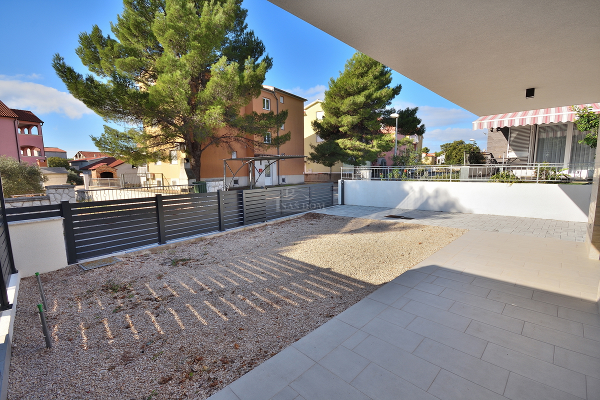 Vodice - NOVOGRADNJA S2 dvojna hiša v bližini plaže