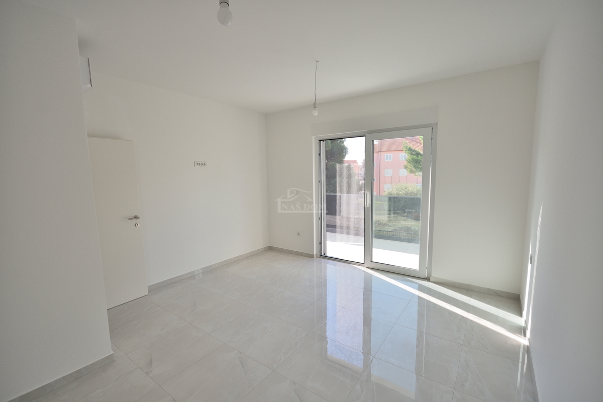 Vodice - NOVOGRADNJA S2 dvojna hiša v bližini plaže