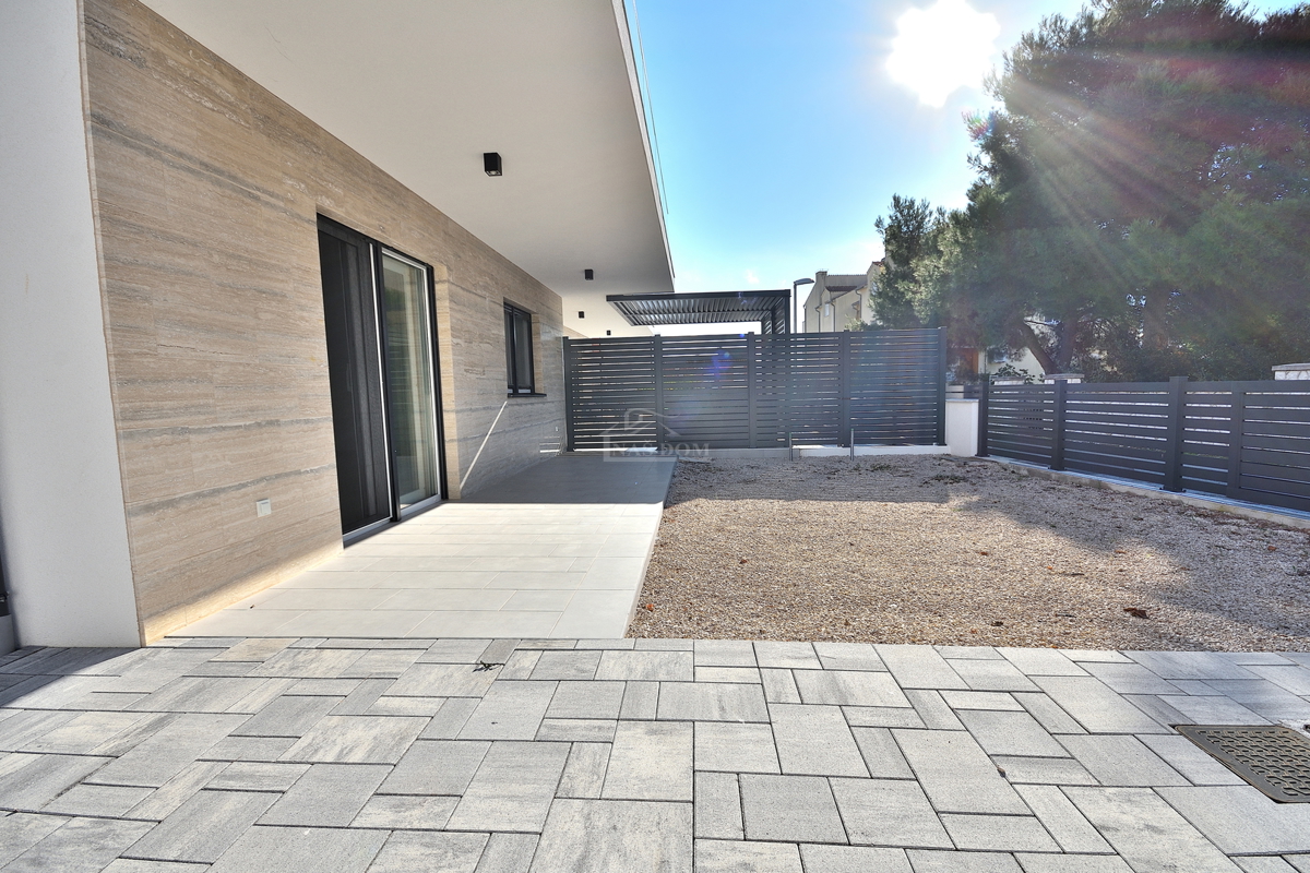 Vodice - NOVOGRADNJA S2 dvojna hiša v bližini plaže