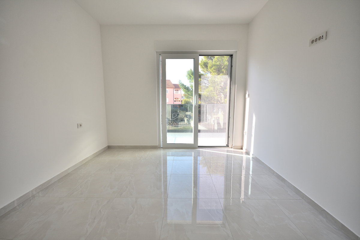 Vodice - NOVOGRADNJA S2 dvojna hiša v bližini plaže