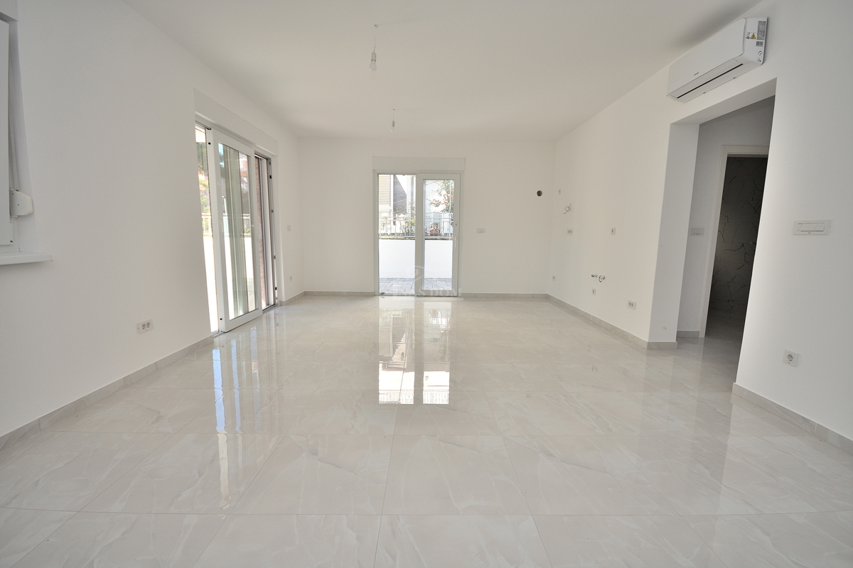 Vodice - NOVOGRADNJA S2 dvojna hiša v bližini plaže