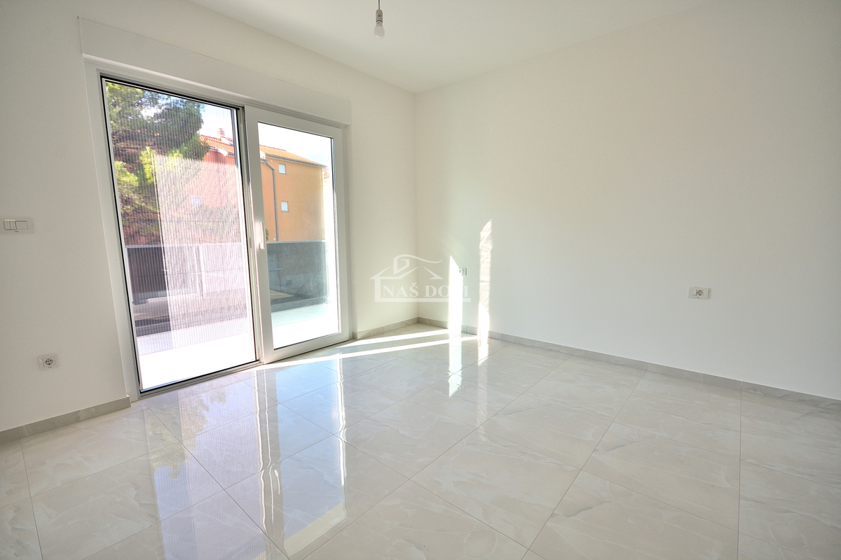 Vodice - NOVOGRADNJA S2 dvojna hiša v bližini plaže