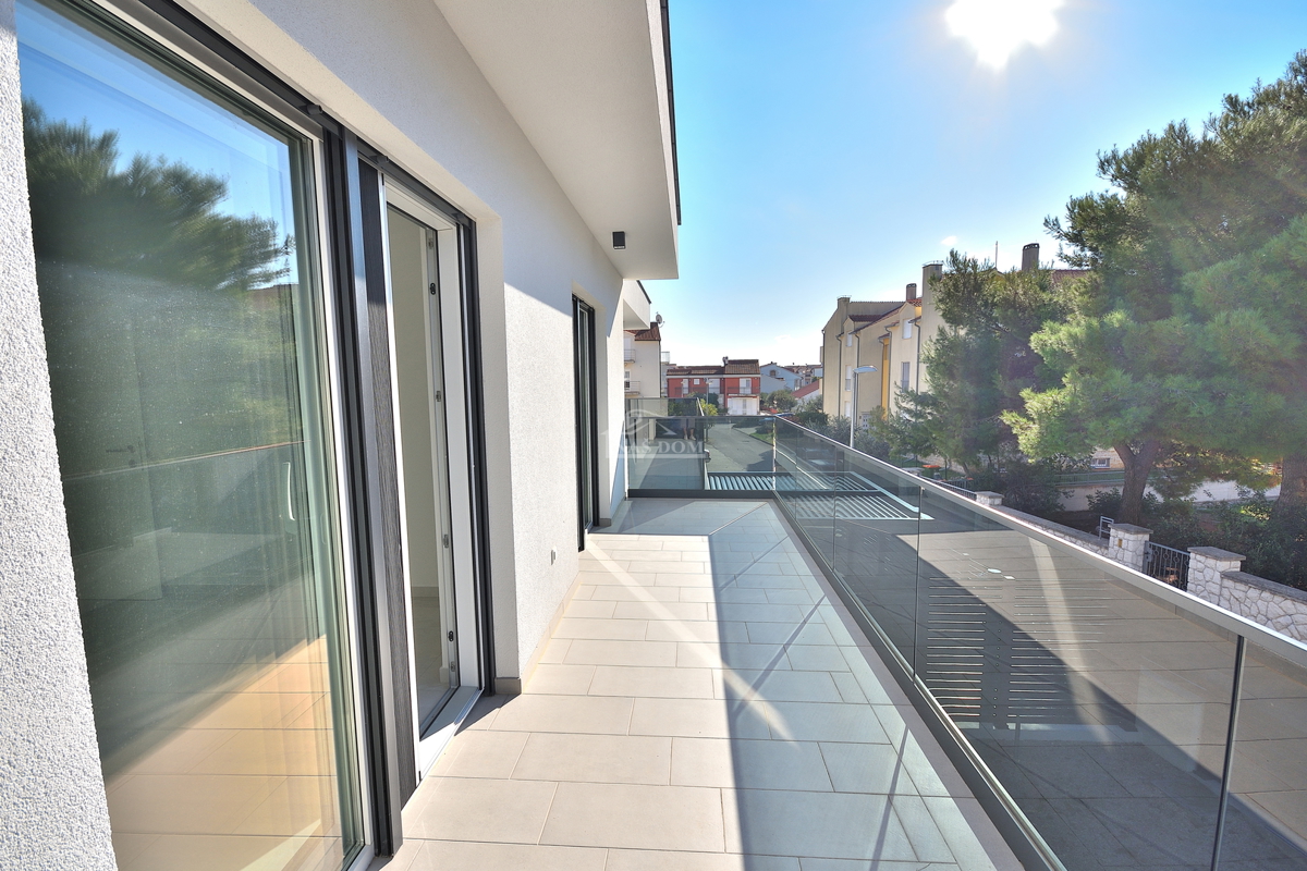 Vodice - NOVOGRADNJA S2 dvojna hiša v bližini plaže