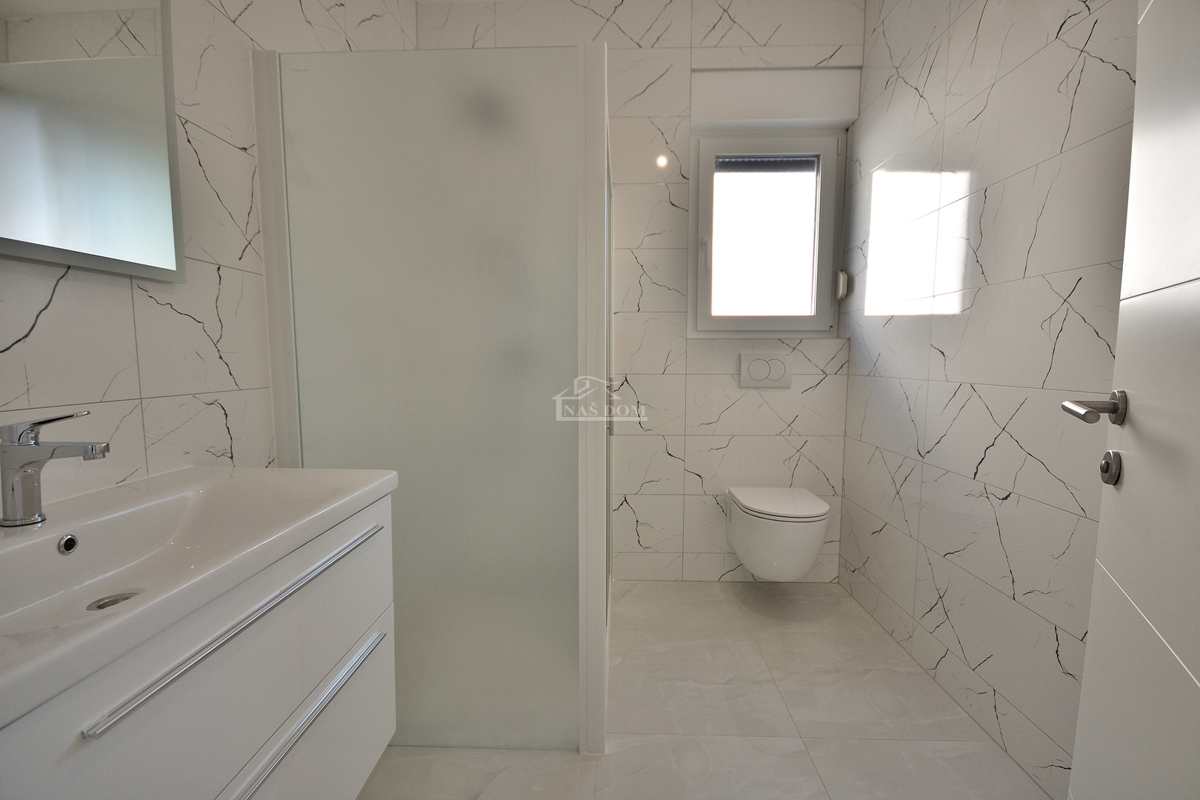 Vodice - NOVOGRADNJA S2 dvojna hiša v bližini plaže