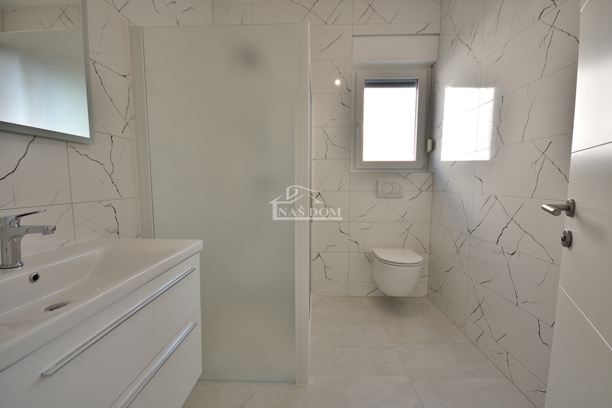 Vodice - NOVOGRADNJA S2 dvojna hiša v bližini plaže