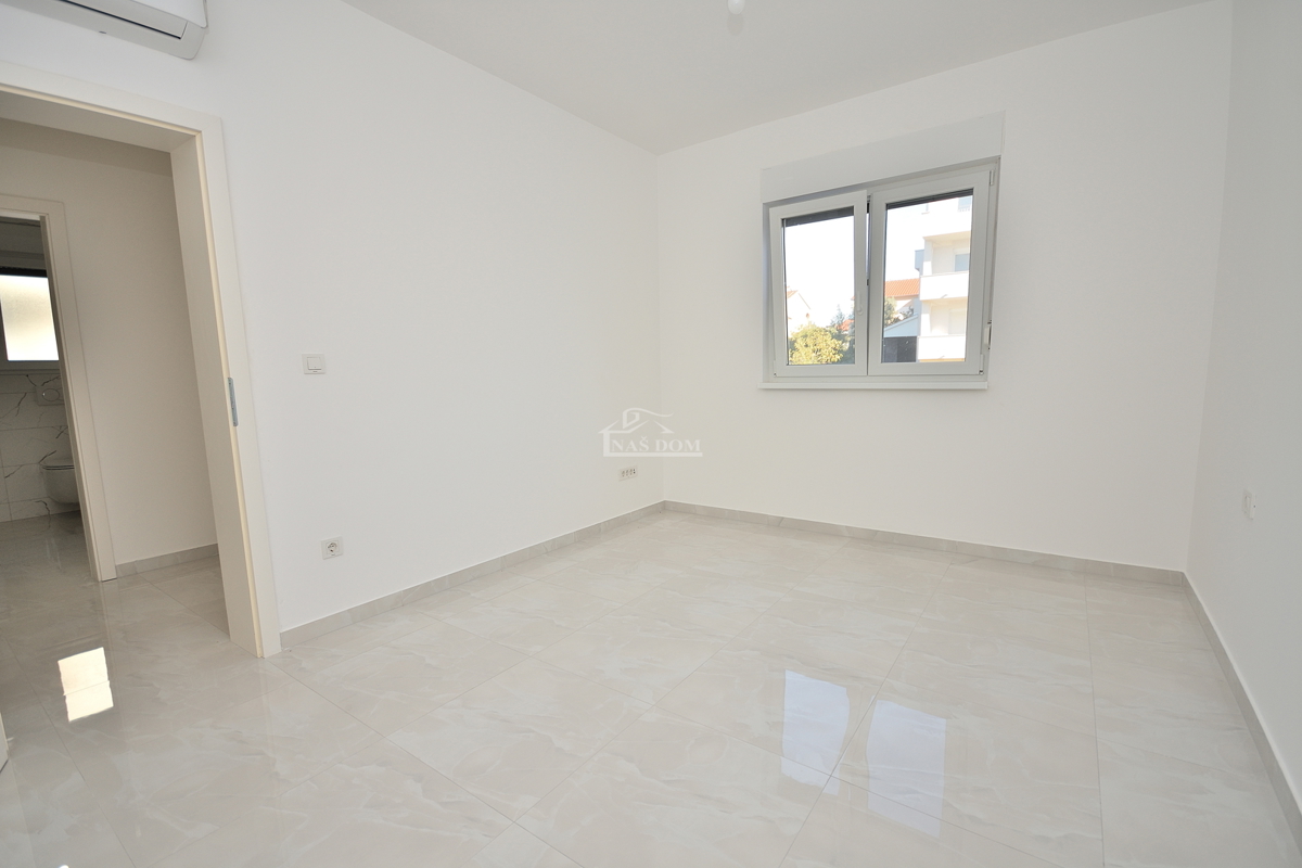 Vodice - NOVOGRADNJA S2 dvojna hiša v bližini plaže