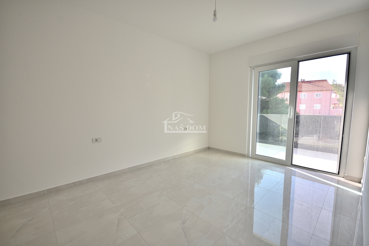 Vodice - NOVOGRADNJA S2 dvojna hiša v bližini plaže