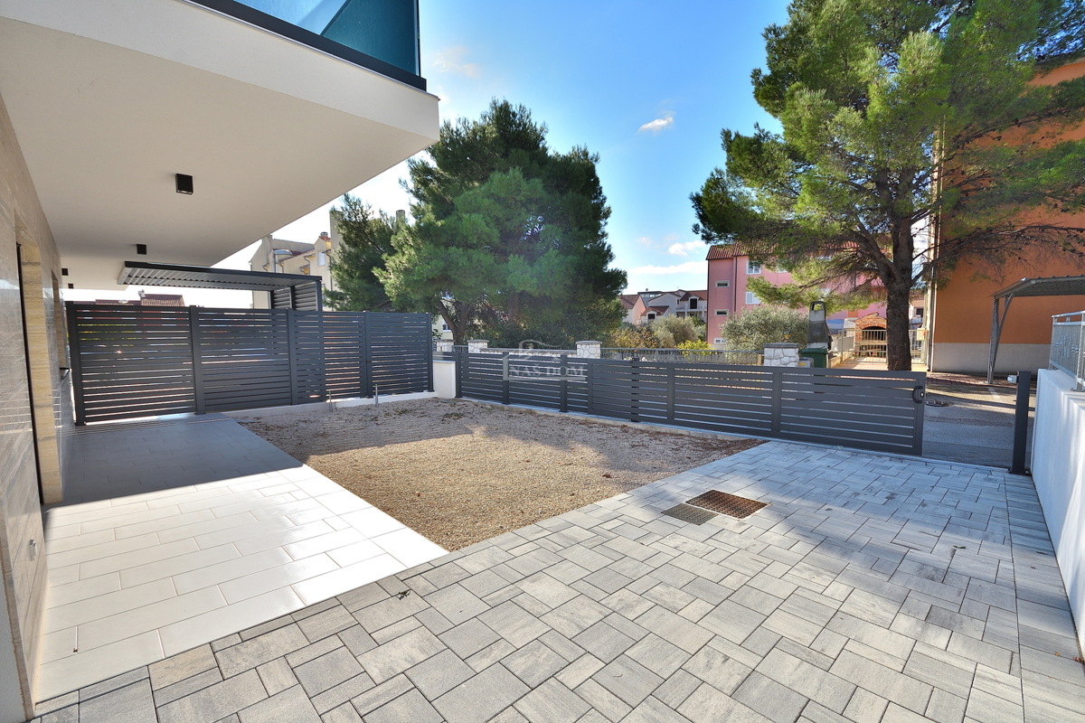 Vodice - NOVOGRADNJA S2 dvojna hiša v bližini plaže