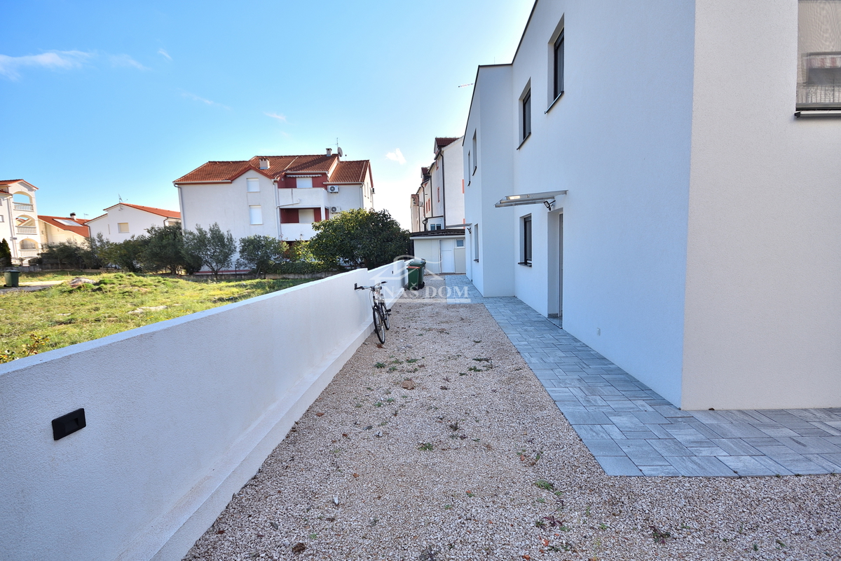 Vodice - NOVOGRADNJA S2 dvojna hiša v bližini plaže