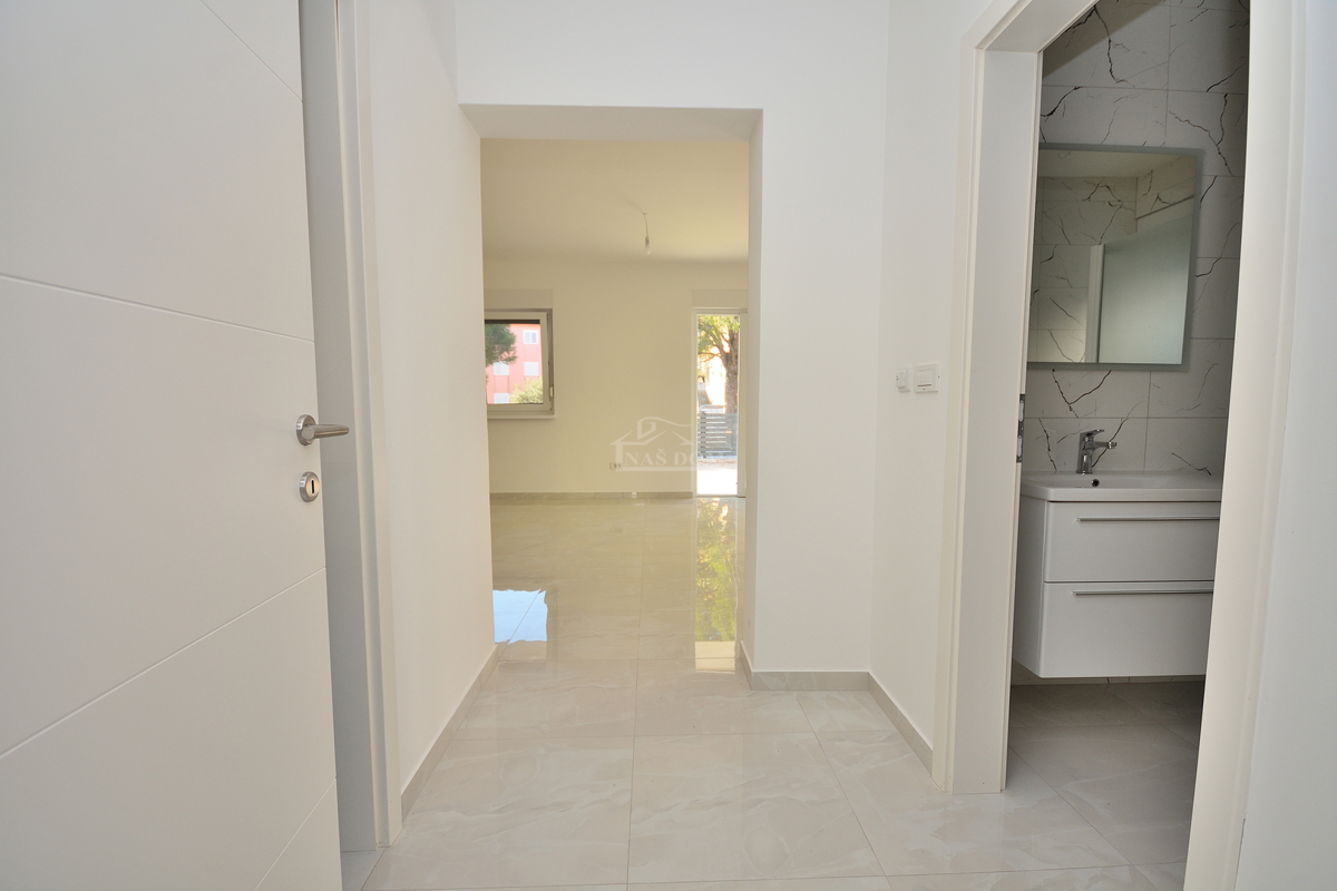 Vodice - NOVOGRADNJA S2 dvojna hiša v bližini plaže