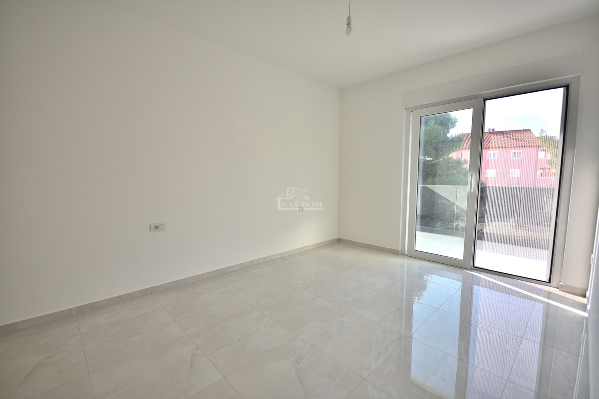 Vodice - NOVOGRADNJA S2 dvojna hiša v bližini plaže