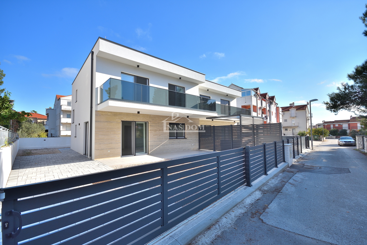 Vodice - NOVOGRADNJA S2 dvojna hiša v bližini plaže