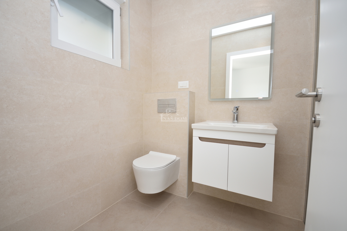 Stanovanje S6 – Prostoren dvosobni stanovanje z razgledom na morje v novogradnji, Vodice