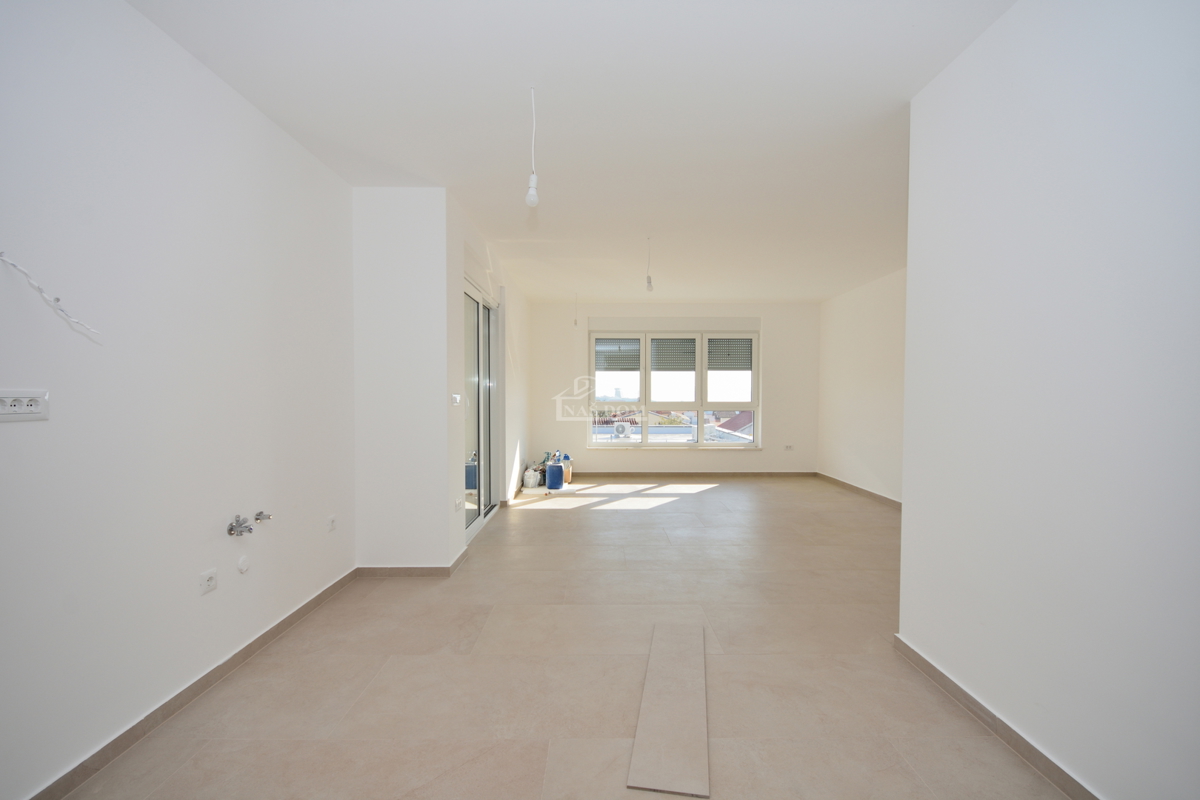 Stanovanje S6 – Prostoren dvosobni stanovanje z razgledom na morje v novogradnji, Vodice