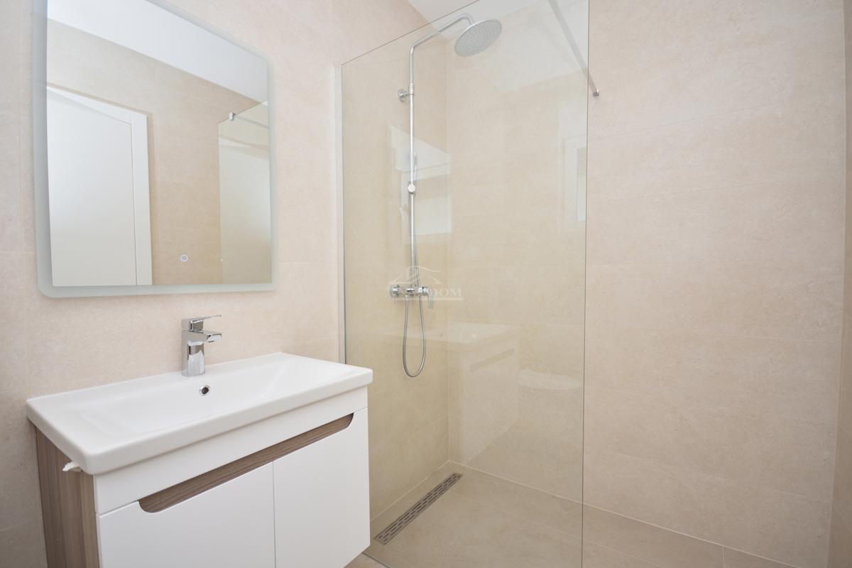 Stan S6 – Prostoren dvosoben stan s pogledom na morje v novogradnji, Vodice