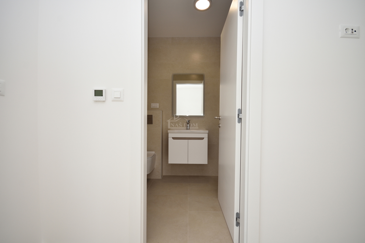 Stan S6 – Prostoren dvosoben stan s pogledom na morje v novogradnji, Vodice