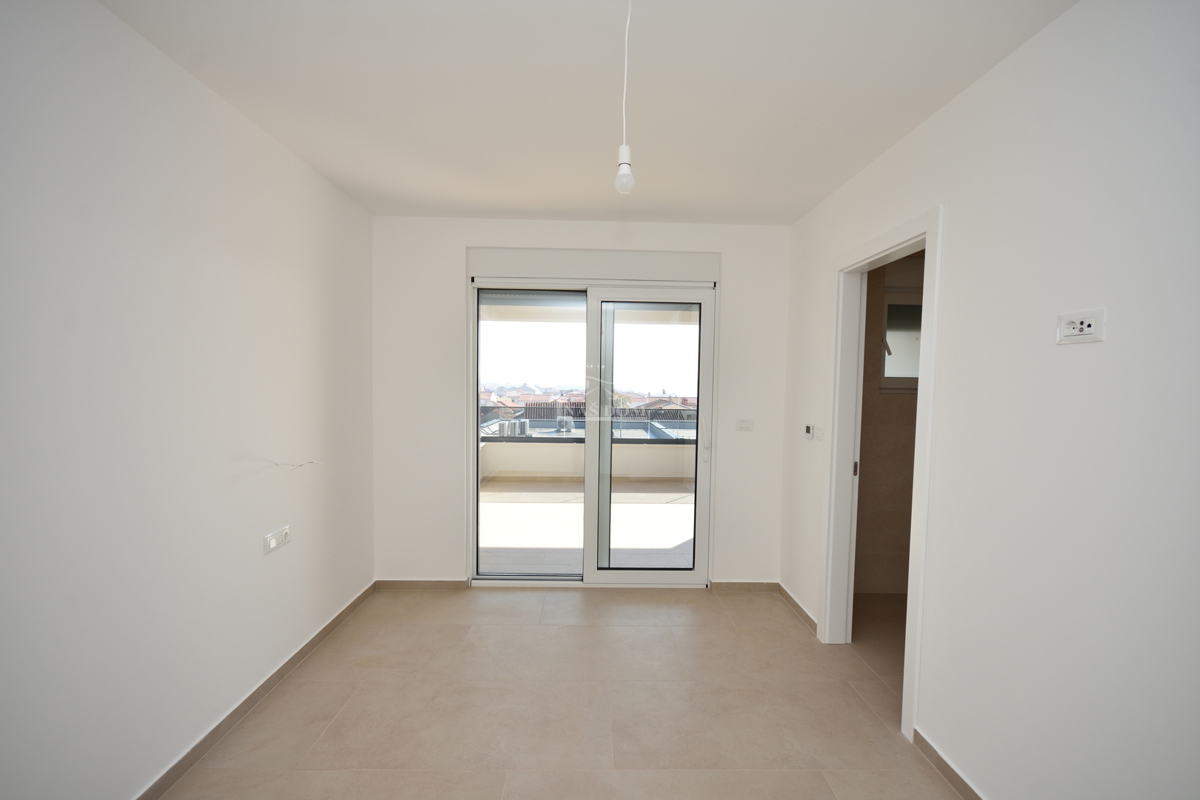 Stanovanje S6 – Prostoren dvosobni stanovanje z razgledom na morje v novogradnji, Vodice