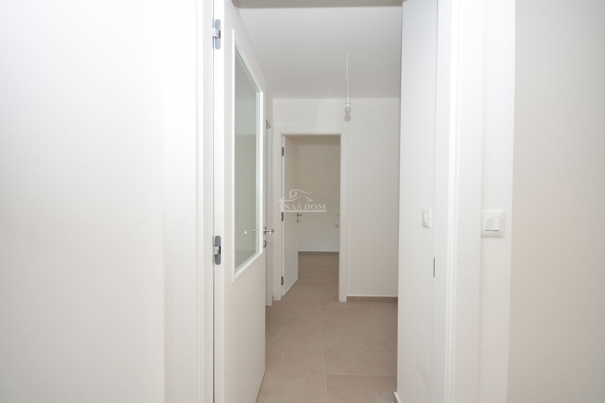 Stanovanje S6 – Prostoren dvosobni stanovanje z razgledom na morje v novogradnji, Vodice