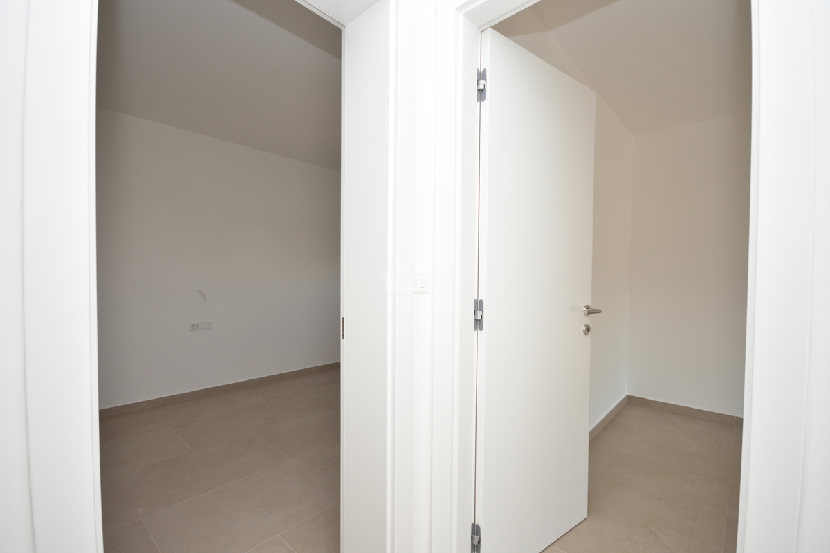 Stanovanje S6 – Prostoren dvosobni stanovanje z razgledom na morje v novogradnji, Vodice