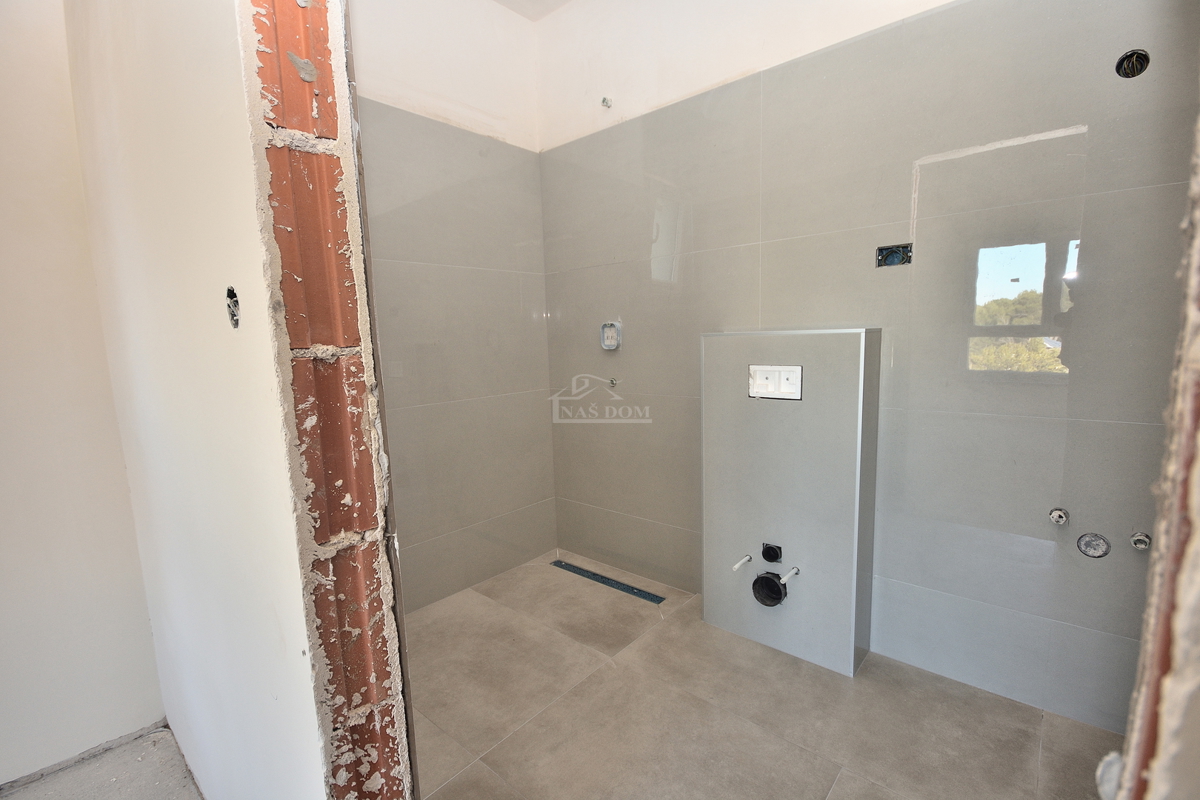 Srima, Vodice - S8 stanovanje 3S+DB, II. nadstropje, 300 m od plaže