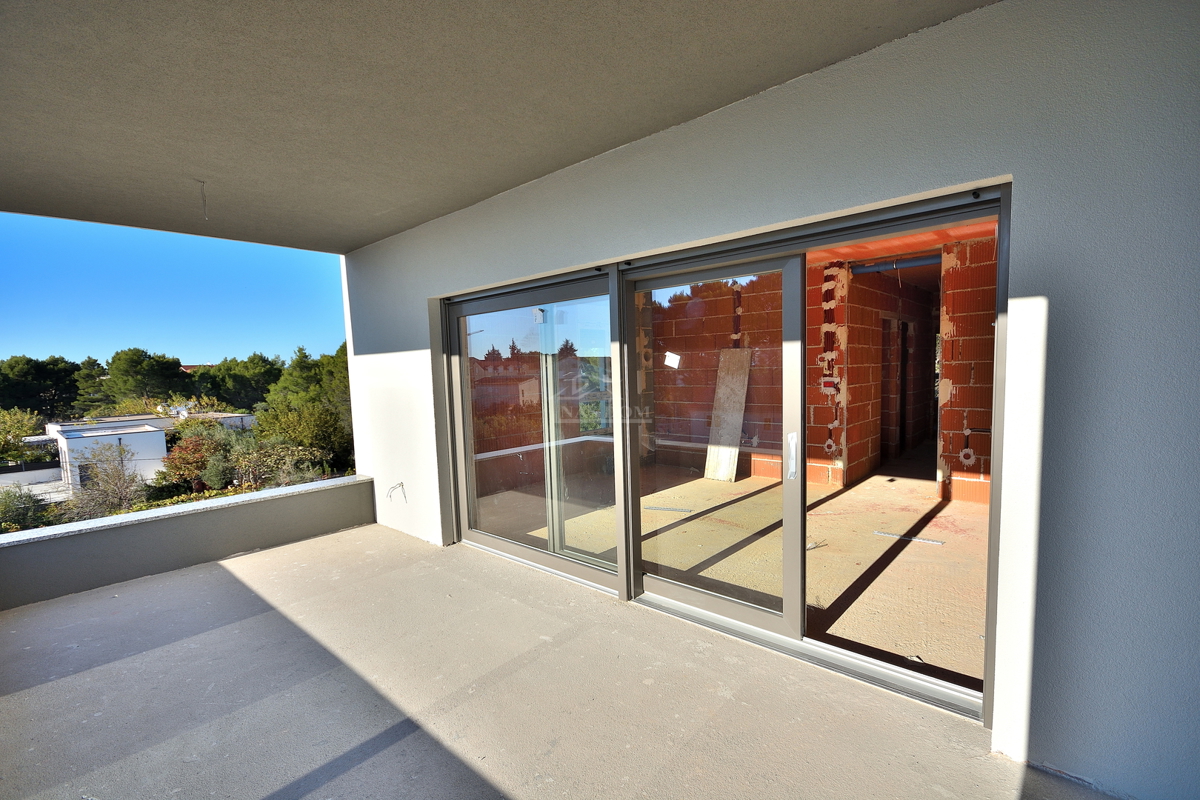 Srima, Vodice - NOVOGRADNJA S8 stanovanje 3S+DB, II nadstropje, 300 m od plaže