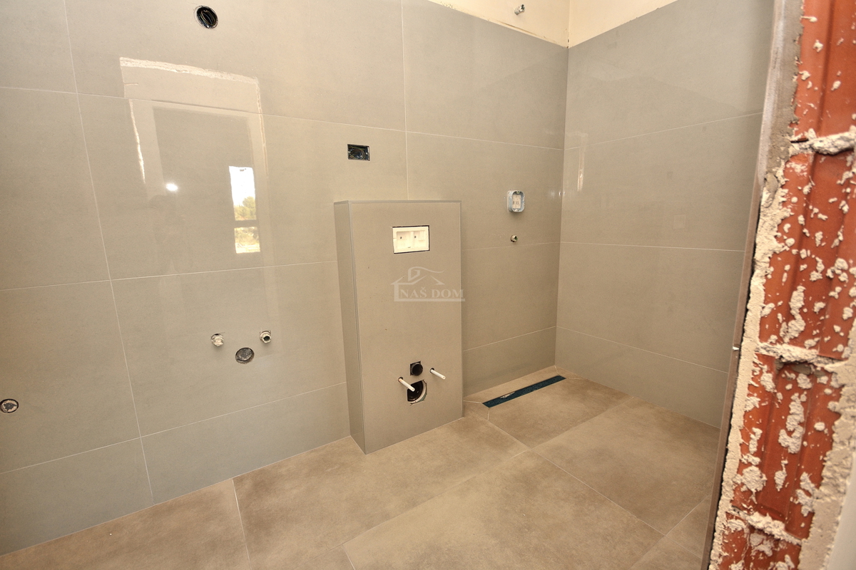 Srima, Vodice - S8 stanovanje 3S+DB, II. nadstropje, 300 m od plaže