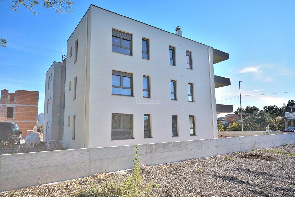 Srima, Vodice - NOVOGRADNJA S8 stanovanje 3S+DB, II nadstropje, 300 m od plaže