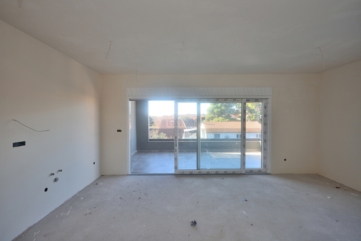 Srima, Vodice - S8 stanovanje 3S+DB, II. nadstropje, 300 m od plaže