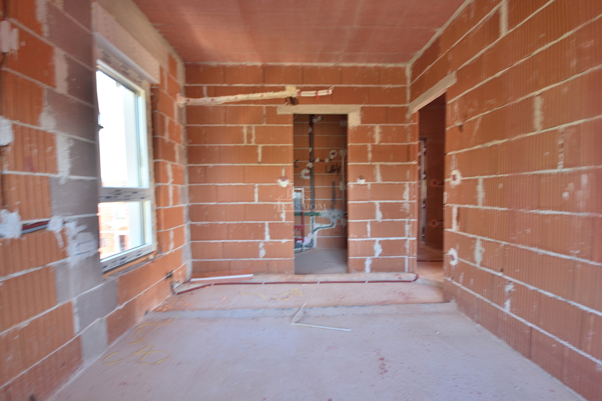 Srima, Vodice - NOVOGRADNJA S8 stanovanje 3S+DB, II nadstropje, 300 m od plaže