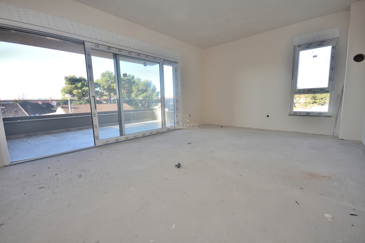 Srima, Vodice - S8 stanovanje 3S+DB, II. nadstropje, 300 m od plaže