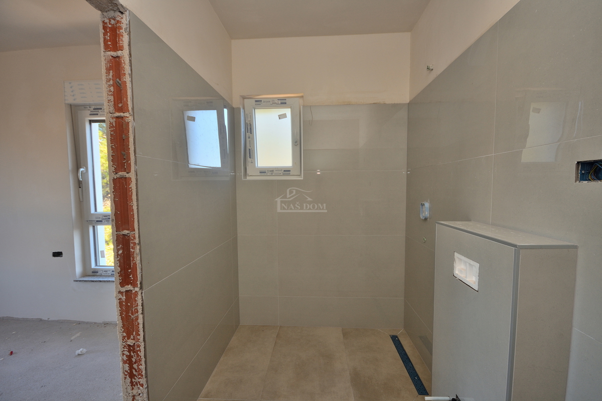 Srima, Vodice - S8 stanovanje 3S+DB, II. nadstropje, 300 m od plaže