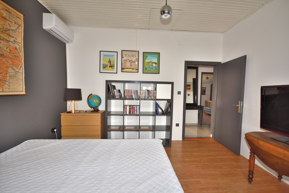 Vodice - trisobno opremljeno stanovanje z razgledom na morje