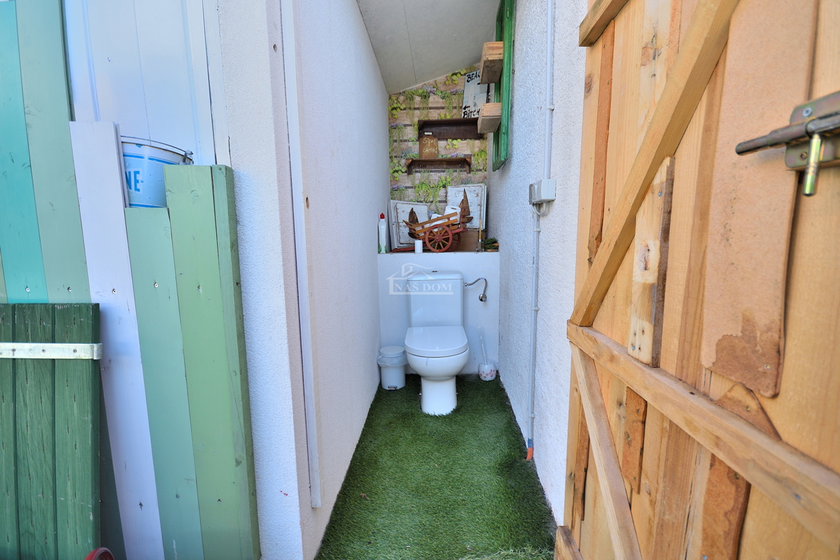 Vodice - trisobno opremljeno stanovanje z razgledom na morje