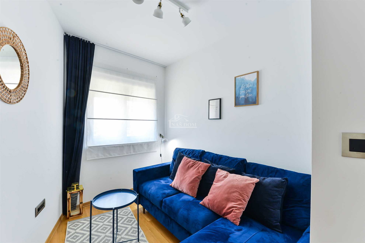 Prodaja – moderna dvojna hiša, TOP lokacija, Vodice (50 m od plaže)