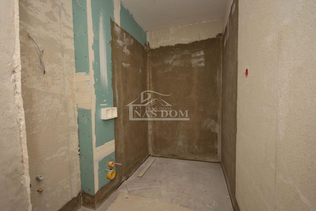 Luksuzni stan S10 s krovno teraso, 50 m od plaže