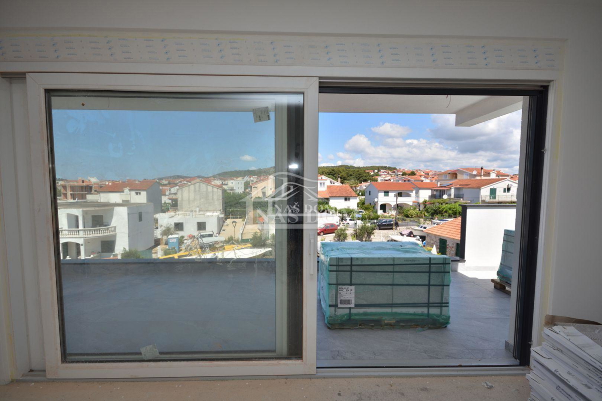 Luksuzni stan S10 s krovno teraso, 50 m od plaže