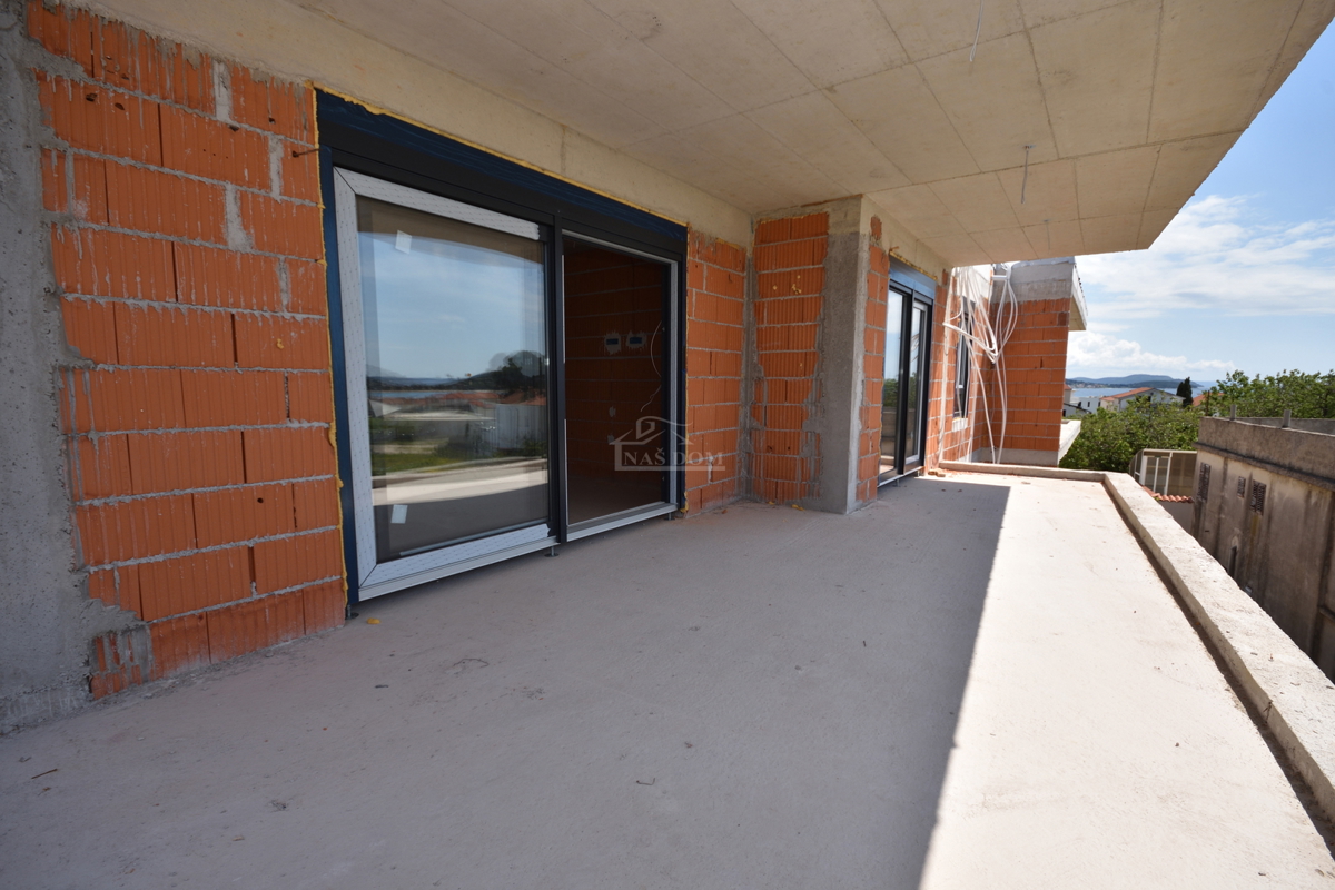 Tribunj - Luksuzno stanovanje S5 na drugem nadstropju, pogled na morje