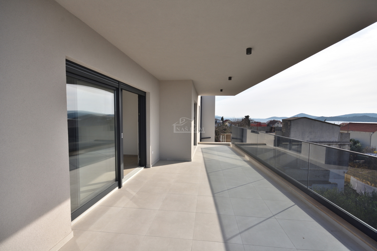 Tribunj - Luksuzno stanovanje S5 na drugem nadstropju, pogled na morje