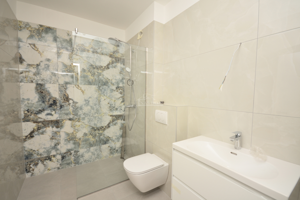 Tribunj - Luksuzno stanovanje S5 na drugem nadstropju, pogled na morje