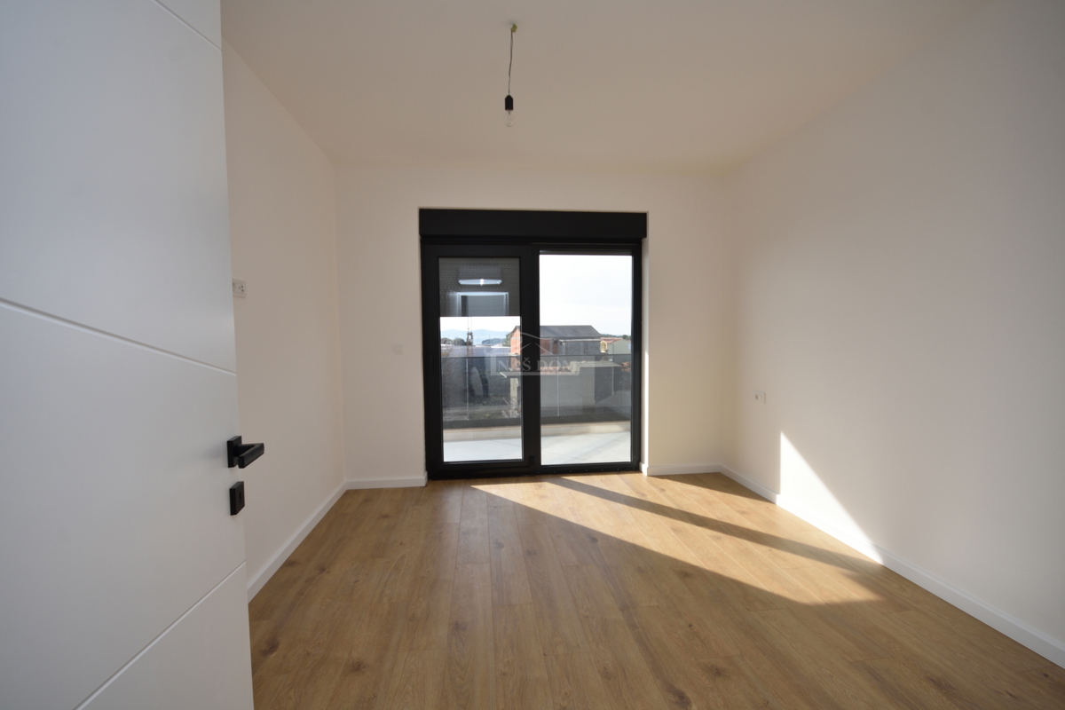 Tribunj - Luksuzno stanovanje S5 na drugem nadstropju, pogled na morje