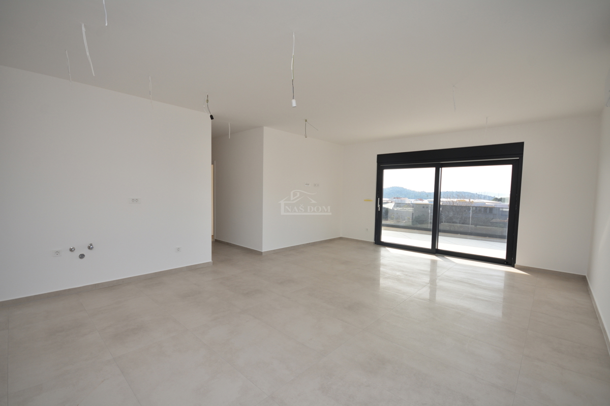 Tribunj - Luksuzno stanovanje S5 na drugem nadstropju, pogled na morje