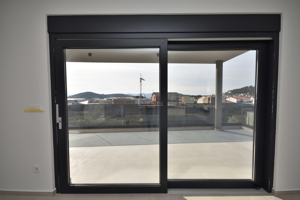 Tribunj - Luksuzno stanovanje S5 na drugem nadstropju, pogled na morje