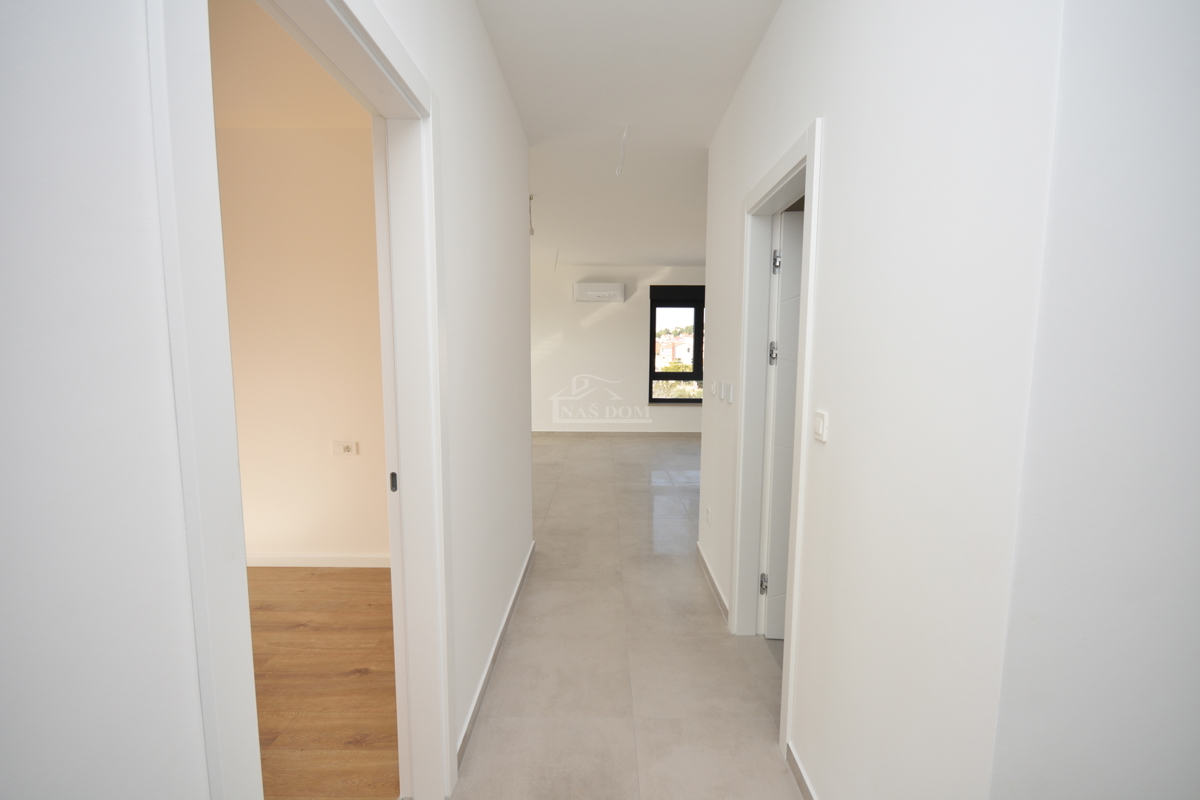 Tribunj - Luksuzno stanovanje S5 na drugem nadstropju, pogled na morje