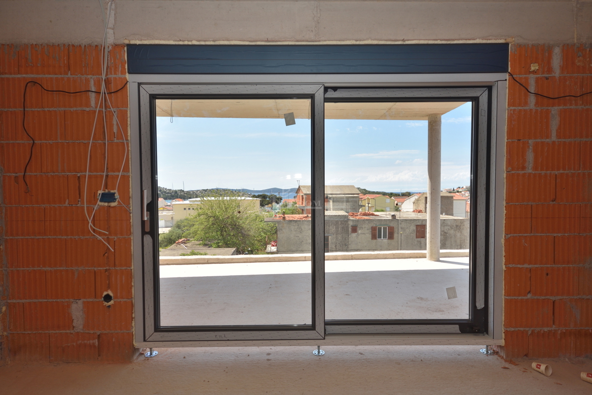 Tribunj - Luksuzno stanovanje S5 na drugem nadstropju, pogled na morje