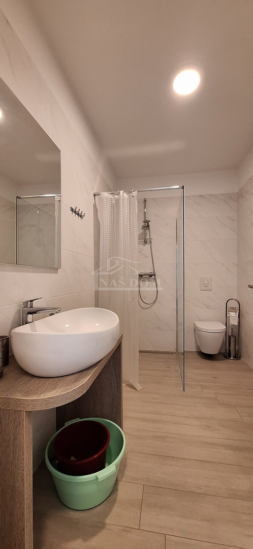 Vodice, Srima - Stan 2S+DB, II nadstropje, 120 m od plaže